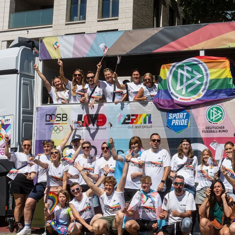 SportPride-Wagen beim Christopher-Street-Day