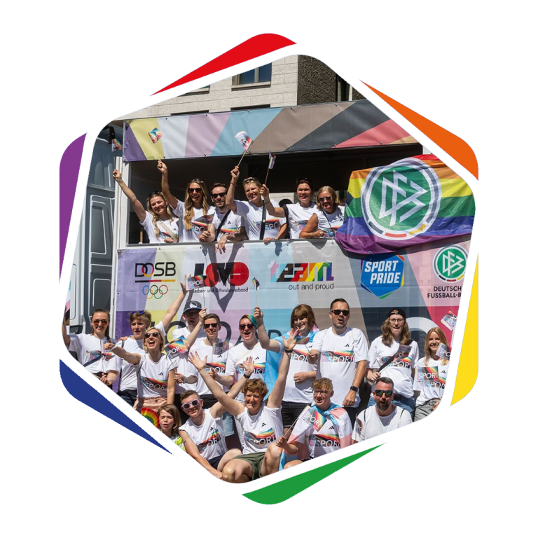 SportPride-Wagen beim CSD mit Unterstützung des DFB und des DOSB